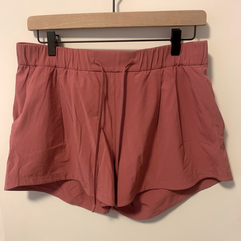 Lululemon Stroll at Sundown Short Dusty Pink